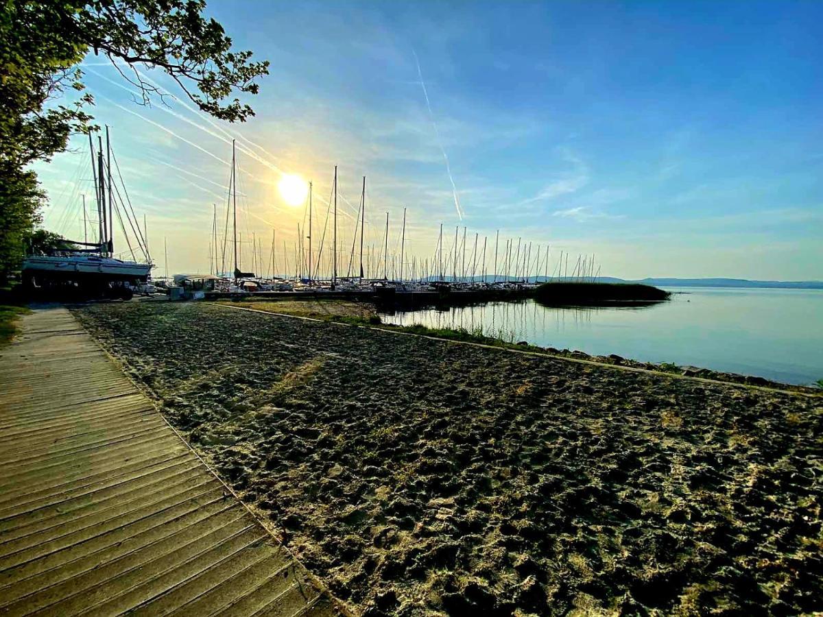 Bl Lakeside Apartman Balatonlelle Exterior photo